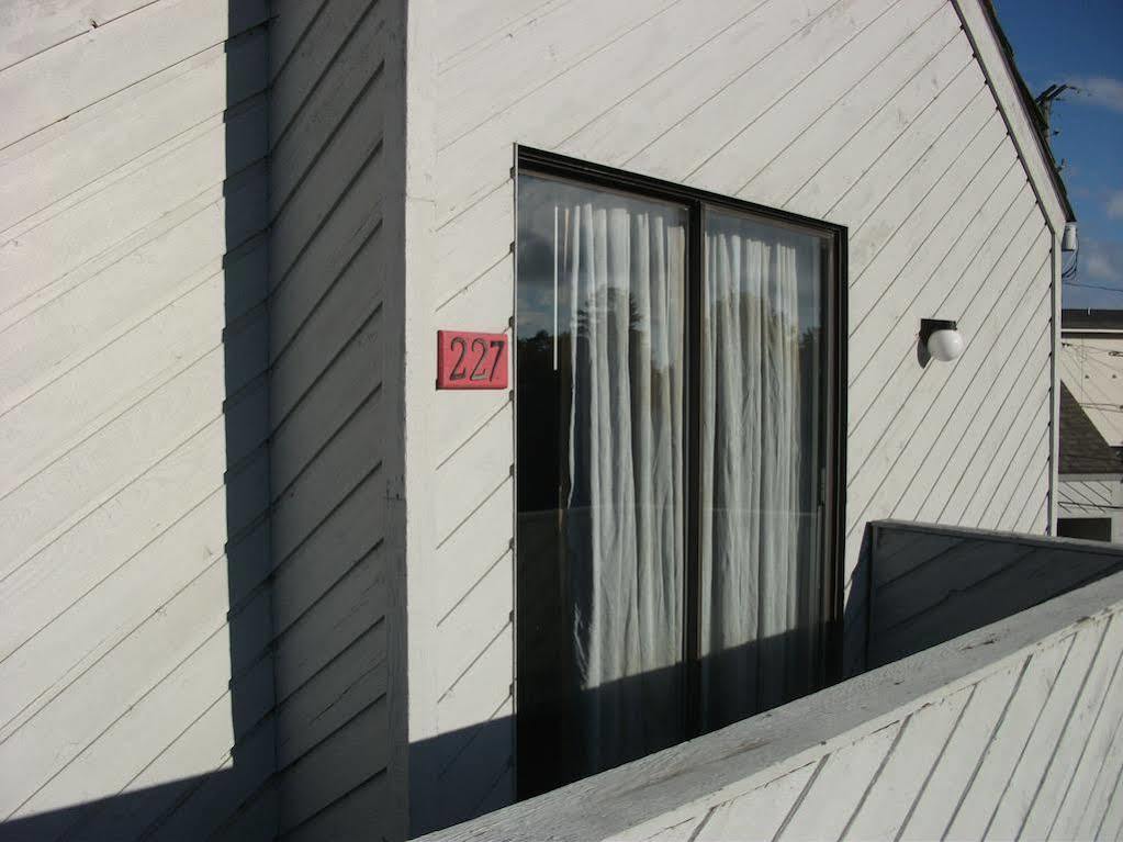Knights Inn Mackinaw City Exterior photo